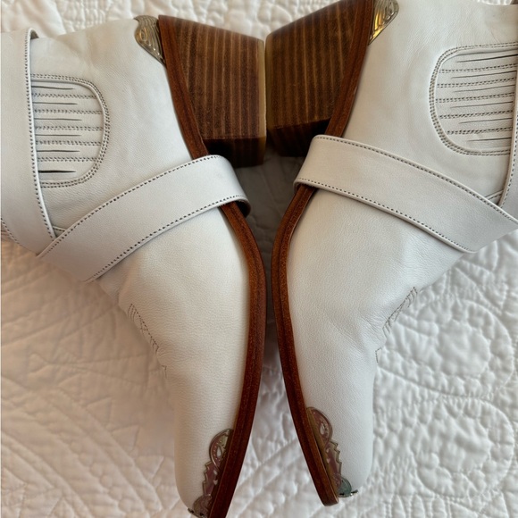 Western ankle leather boot. Detachable metal buckle harness. - Picture 12 of 15